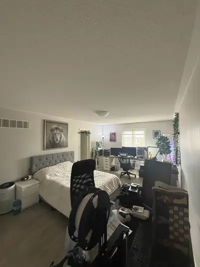 Bedroom + Private Ensuite - All Inclusive - Bayview/Major Mac