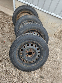 2011 Hyundai Elantra wheels and tires