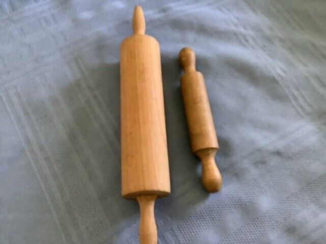 Two Vintage Solid Wood Rolling Pins in Arts & Collectibles in Belleville - Image 2