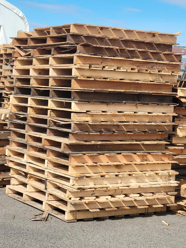Industrial Wooden Pallets in Other Business & Industrial in St. Albert