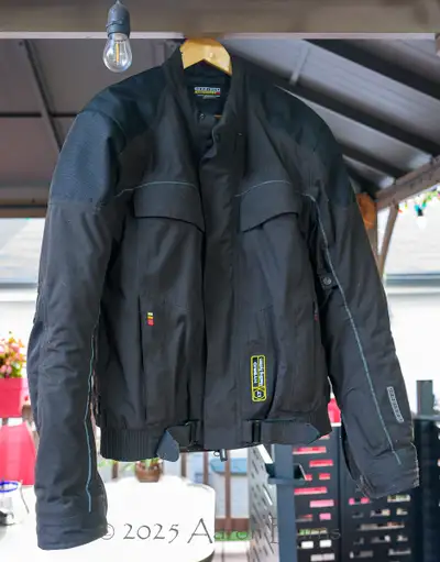 Classic Hybrid model with heated collar. Jacket heats perfectly (chest, back, sleeves, collar all wo...