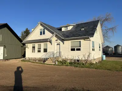 House for sale to be moved. is 26 X 38 feet. Upgrades done in 2012 new 3 pane windows, new doors , n...