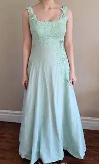 Light green or blue prom dress/Vert pale ou bleu robe de bal