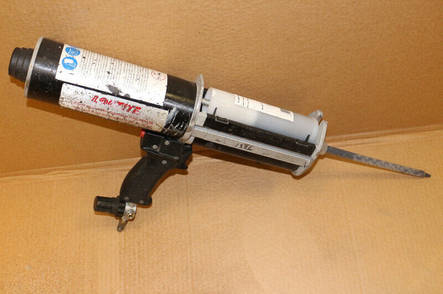 Locktite - 400ml pneumatic adhesive applicator in Hand Tools in Saint John - Image 2