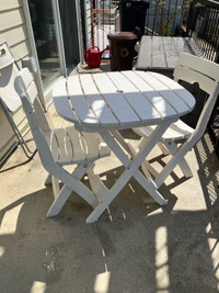 Belle table et 2 chaises pliantes pour terrasse