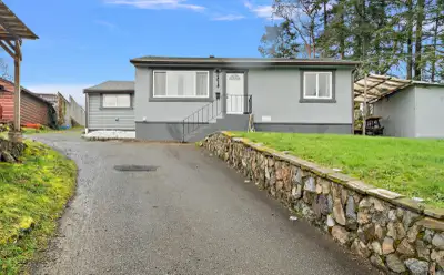 $2,950 / Month – 3 Bedroom Full House on Large Private Lot | Langford Well-maintained 3-bedroom, 1-b...