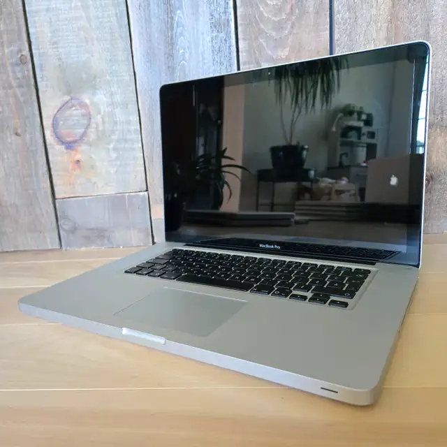 Macbook Pro Early 2011 15" | Intel i7 | 16 Gb RAM | SSD 240 Gb in Laptops in Laval / North Shore - Image 7