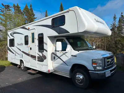 2009 Forest River Sunseeker Class C RV E450 frame, 25ft, V10 gas, 157,000 km Dinette slide Just MVI’...