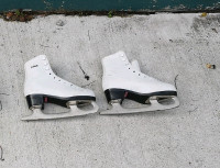 Figure Skates - kid size 1