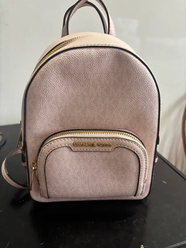 pink Michael Kors purse backpack in Women's - Bags & Wallets in Oshawa / Durham Region - Image 2