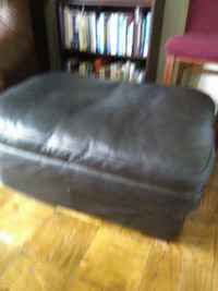 LARGE DARK BROWN LEATHER OTTOMAN LIGHT WEIGHT IN GREAT CONDITION