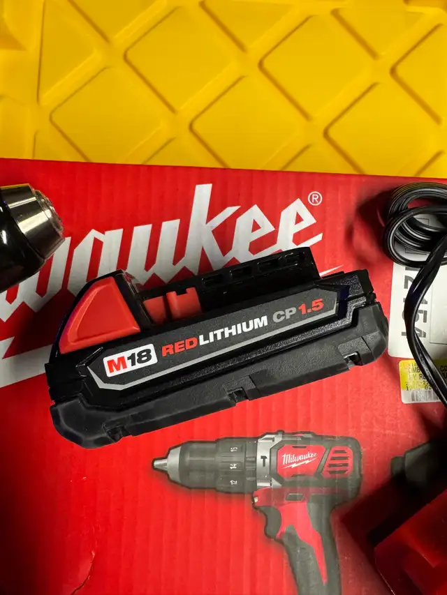 Milwaukee -hammer drill with charger and battery  in Power Tools in Markham / York Region - Image 6