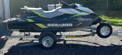 Seadoo GTI 130 année 2017, siège pour 3 personnes. Utilisé seulement 159 hres. Option de reculons, s...