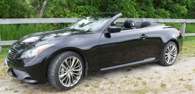 Infiniti G37S Convertible in Cars & Trucks in Belleville