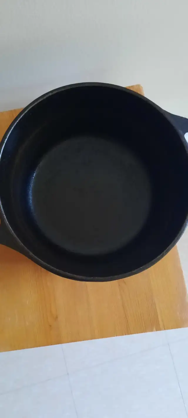 Superior Quality Cast Iron Dutch Oven Pot With a Lid in Kitchen & Dining Wares in City of Toronto - Image 3