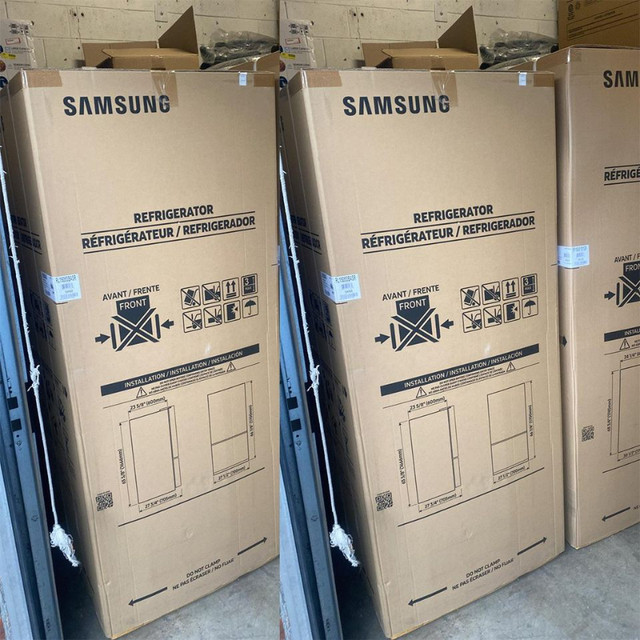 Samsung 28-inch Counter Depth Refrigerator Stainless Steel, in Refrigerators in Mississauga / Peel Region