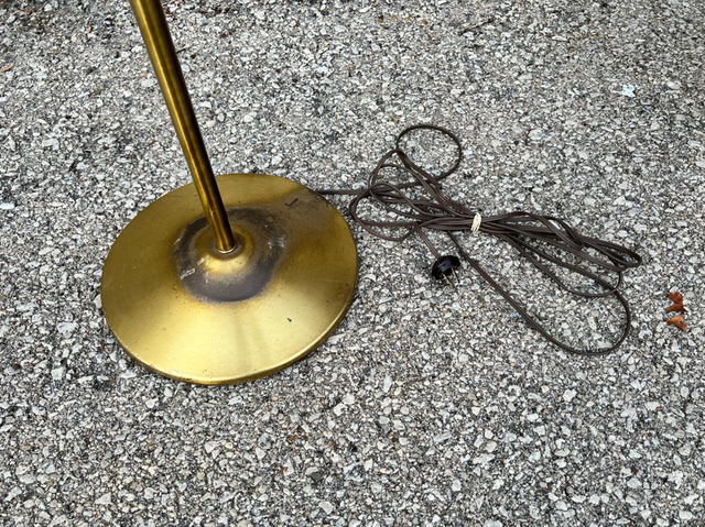 VINTAGE RETRO FLOOR LAMP with 2 BENDABLE LAMPS in Arts & Collectibles in Mississauga / Peel Region - Image 7