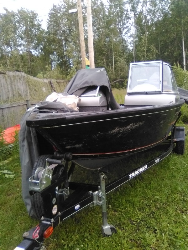 Mercury Outboard Tracker 90HP Trailer included. Powerboats