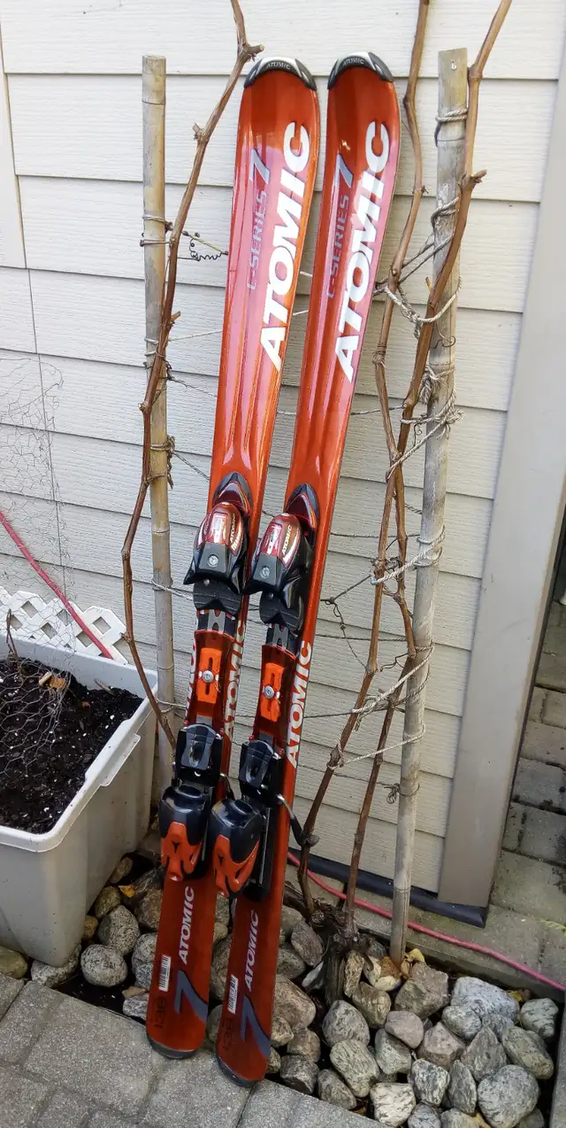 A brand-new pair of Atomic Cloud C7 downhill skis sized at 138cm
