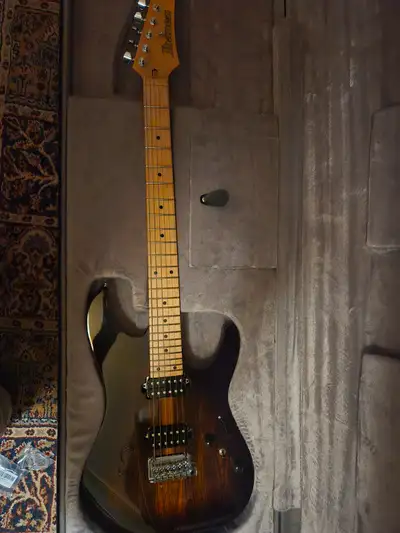 Mint condition ibanez AZ premium. Upgraded Suhr Thornbucker pickups (800$ value), metal tone knobs....
