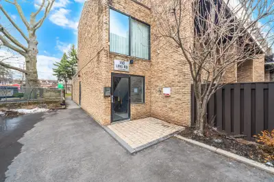Featuring 2 storey stacked townhouse have been beautifully upgraded using the quality finishings thr...