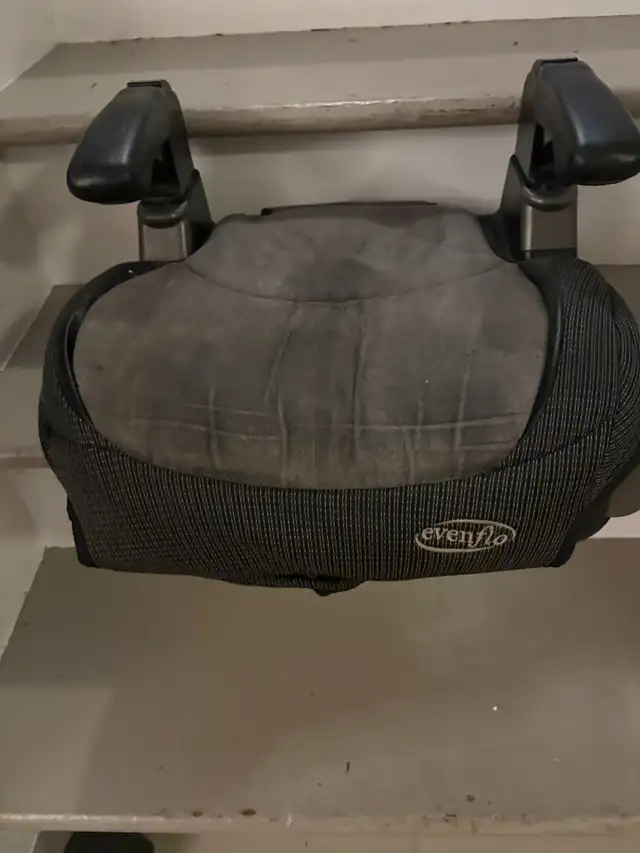Booster Car Seat in Strollers, Carriers & Car Seats in Oakville / Halton Region - Image 2