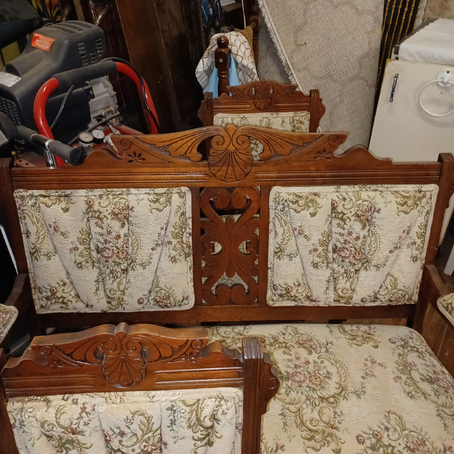 Victorian Settee Set in Other in Sarnia