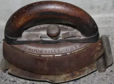 3 IRON SAD IRONS WITH 1 WODDEN HANDLE & TIN TRIVET, View more