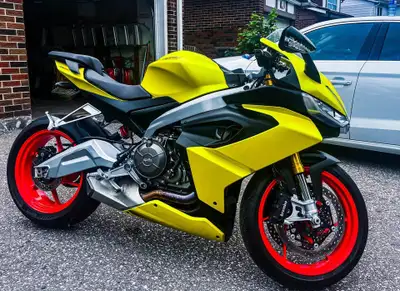 2021 Aprilia Rs660 Acid Gold Has a brand new rear wheel, bike is fully stock. Motor was replaced and...