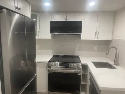 Modern 2 Bedroom suite w/ private entrance