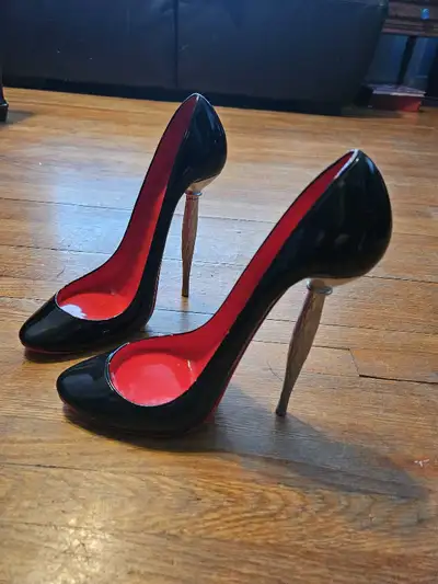 Set of 2 high heel wine bottle holders, View more