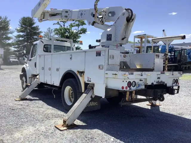 2018 Freightliner Altec AM55 Bucket Truck. in Other in Napanee - Image 3