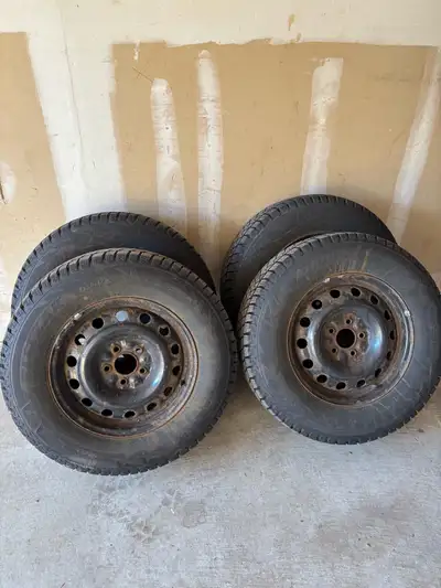 Bridgestone Blizzak DM V2 Winter Tires 225/70 R16 - fits Ford Espape, Hyundai Santa Fe, Jeep Cheroke...