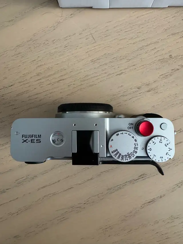 Fujifilm XE-5 (Silver)  in Cameras & Camcorders in Calgary - Image 2