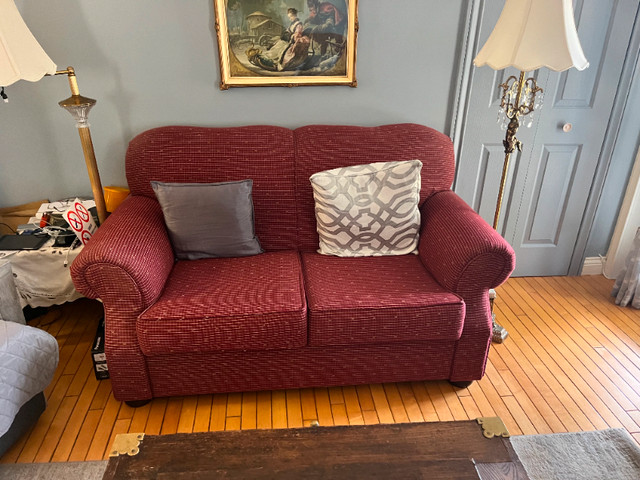 causeuses rouges: excellent état dans Sofas et futons  à Saint-Jean-sur-Richelieu