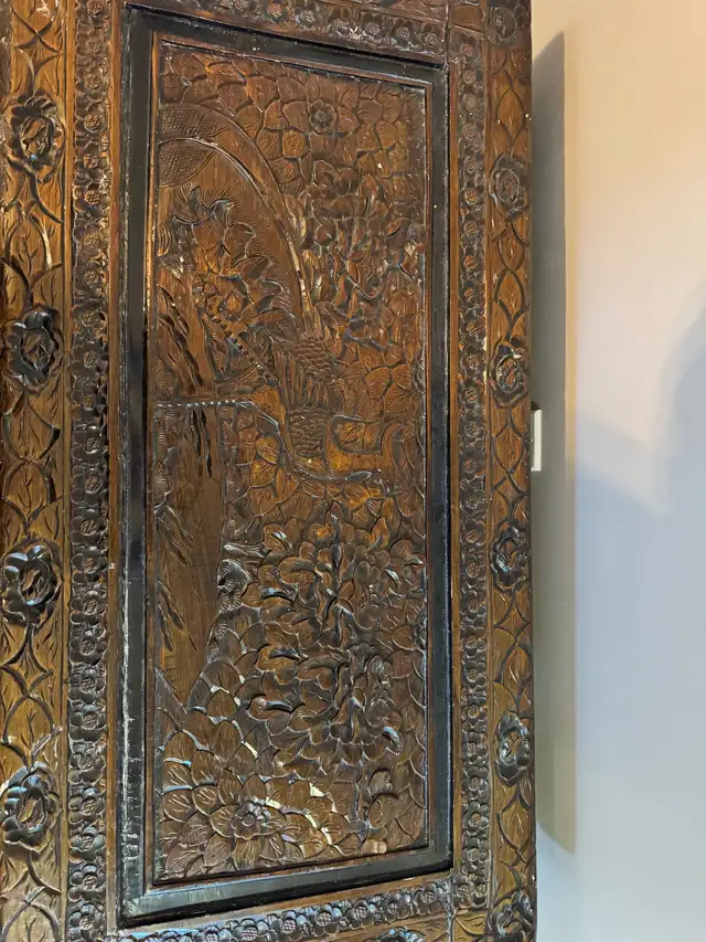 Antique wood chest in Other in Markham / York Region - Image 4