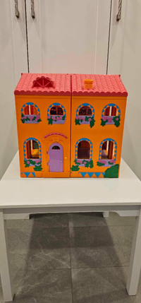 DORA THE EXPLORER TALKING WELCOME DOLL HOUSE