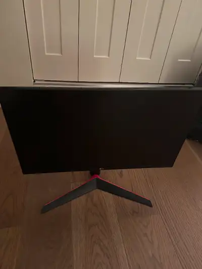 LG 27GL83AB - Monitor for sale. In excellent condition. Very fast response time for gaming.