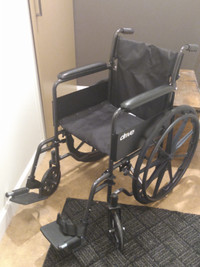 Fauteuil roulant neuf.
