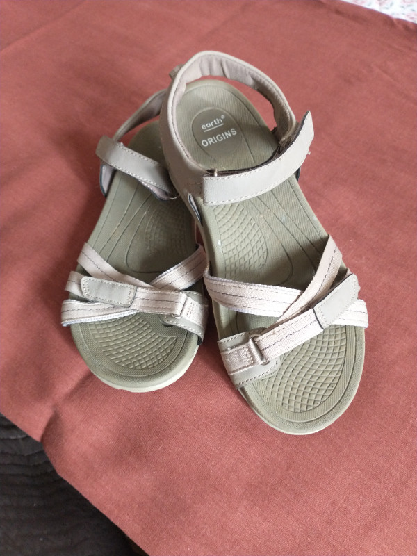 Women's Sandals - Size 7 and 8 - Very Good Condition in Women's - Shoes in Saint John - Image 2