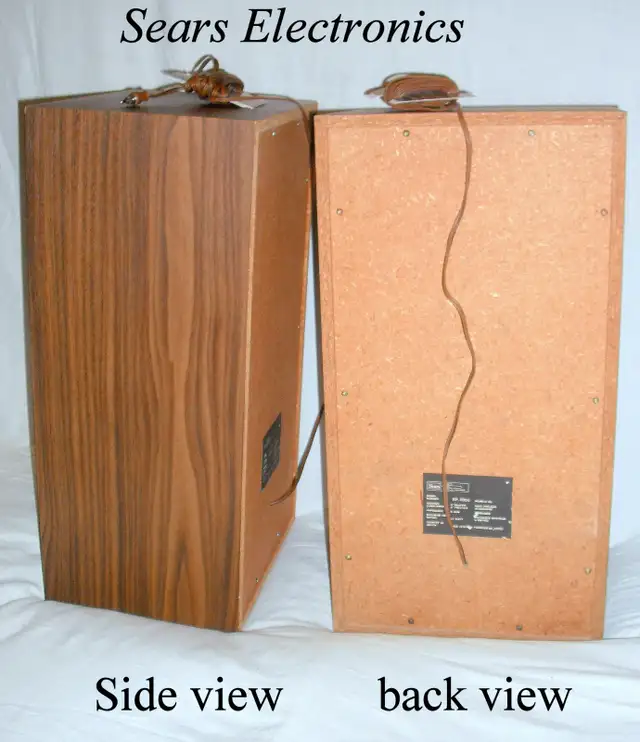 Vintage Stereo System turntable AM/FM/Cassette/8 track/speakers in Stereo Systems & Home Theatre in City of Toronto - Image 7