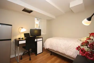 Fully Furnished Room – Ideal for University of Ottawa Students Comfortable, fully furnished room fem...