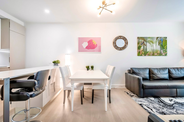 FAUX LEATHER dinner chairs dans Chaises, Fauteuils inclinables  à Ville de Montréal