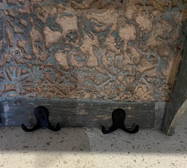 Vintage Wall Shelf with Hooks in Bookcases & Shelving Units in Markham / York Region - Image 5