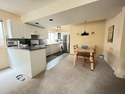 Lower Capilano Area residential area with easy access to Marine Drive, Lions Gate Bridge and upper l...