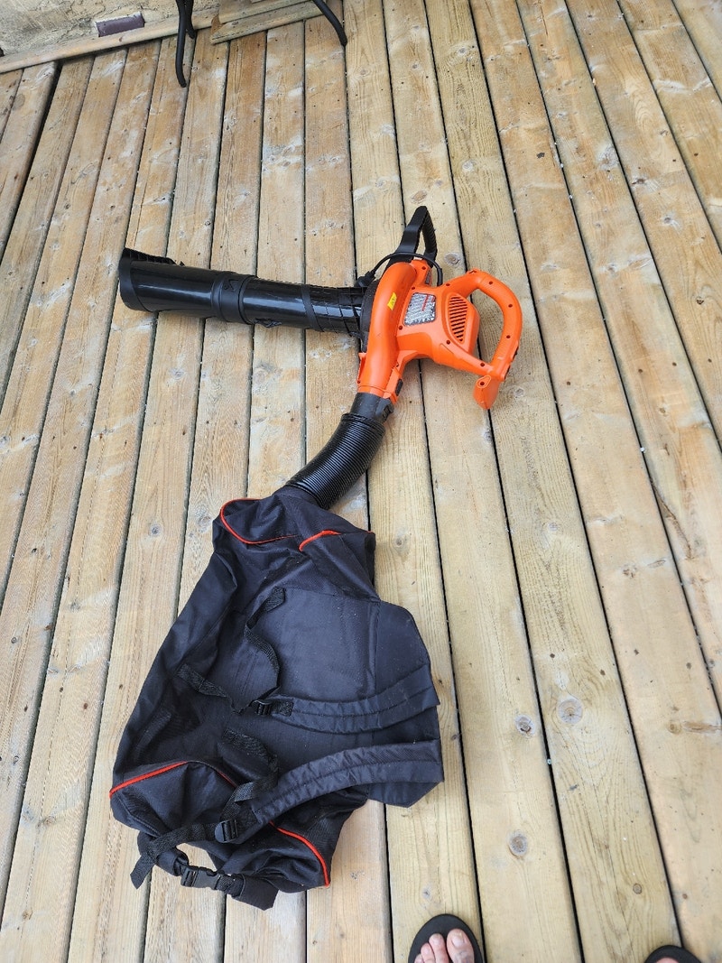 Leaf blower/mulcher Lawnmowers & Leaf Blowers Red Deer Kijiji