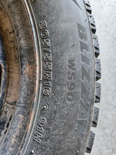 Selling a complete set of 4 Bridgestone winter tires mounted on black steel rims. Excellent conditio...