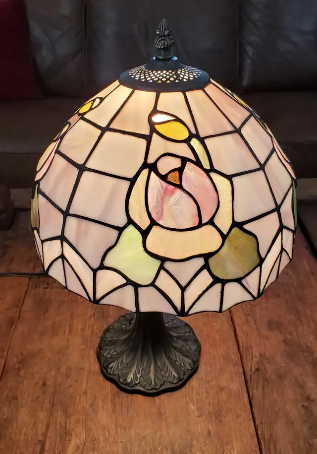 Tiffany Style Antique Stained Glass table Lamp in Arts & Collectibles in Calgary - Image 11