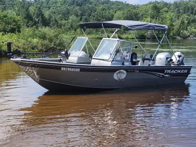 For sale 2007 Tracker Boat 17 V Pro GUIDE silver in color with 90 HP Honda engine 4 cycle , Kicker 1...