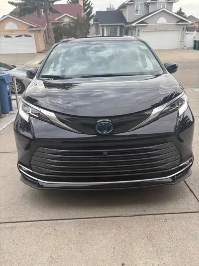 2024 TOYOTA SIENNA LIMITED AWD HYBRID; HEATED AND COLD SEATS FRONT AND BACK HEATED SEATS HEATED STER...